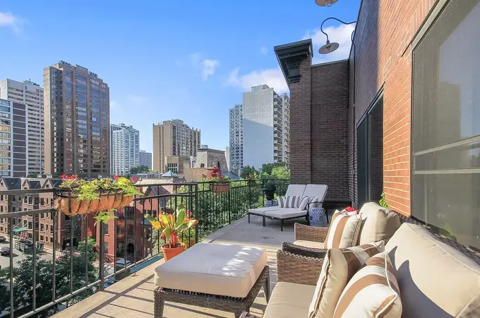 2049 W Dickens Ave — project image 17