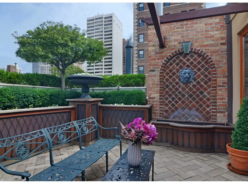 59 W Schiller — project image 16